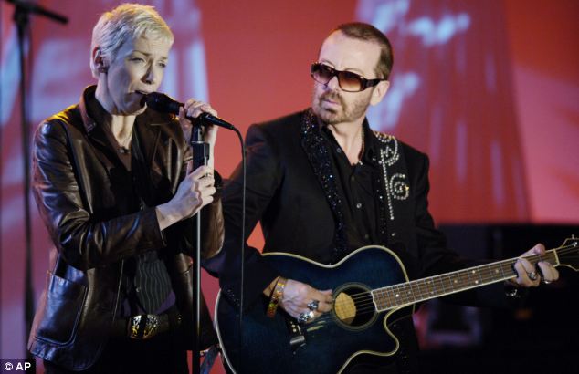 Eurythmics Reuni untuk Konser 50 Tahun The Beatles 